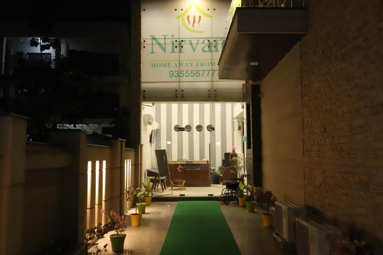 Nirvana Rooms グルガウン エクステリア 写真